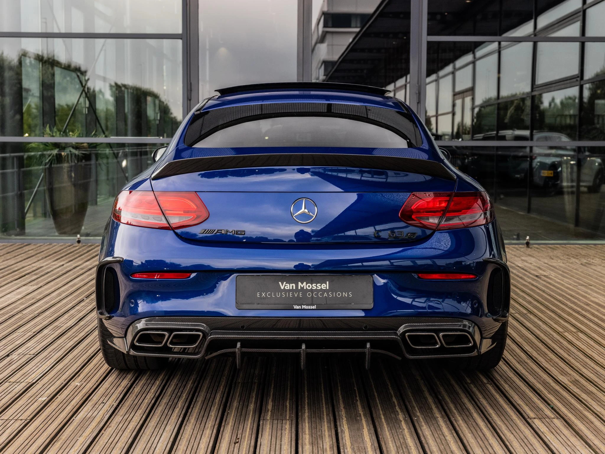 Mercedes-Benz-C-Klasse-image-16