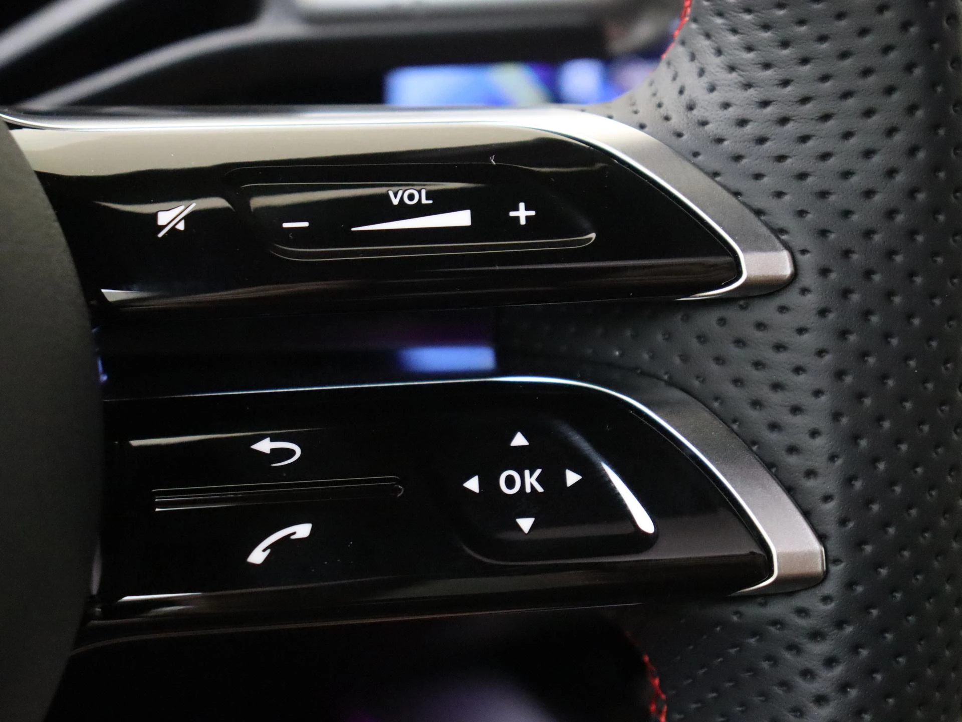 Mercedes-Benz-CLA-image-14
