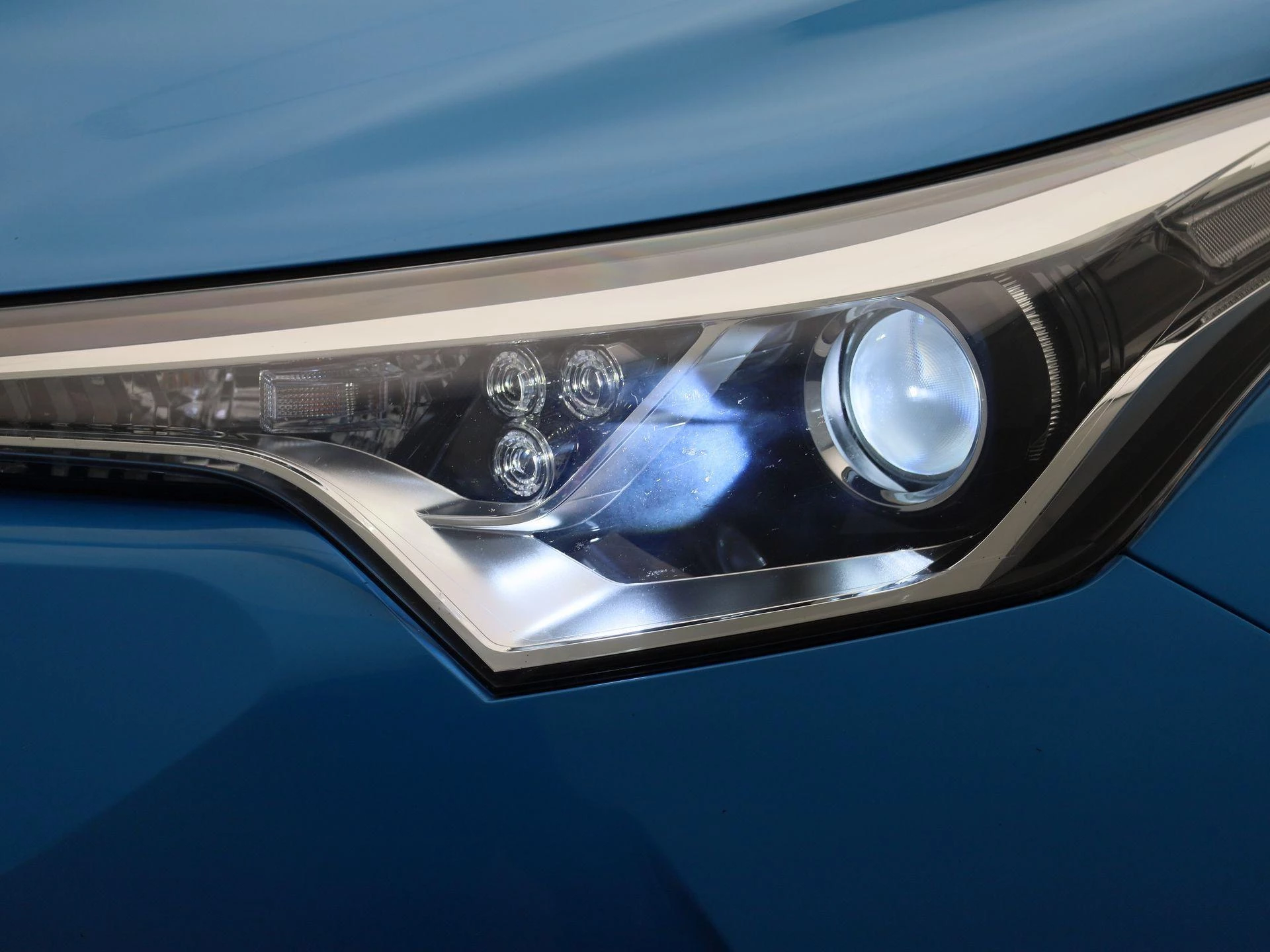 Toyota-C-HR-image-12