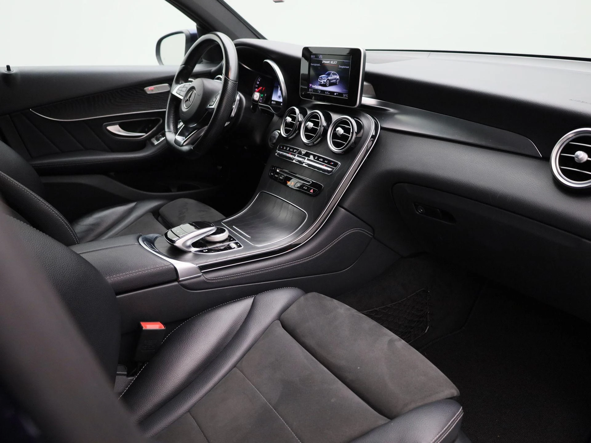 Mercedes-Benz-GLC-image-41