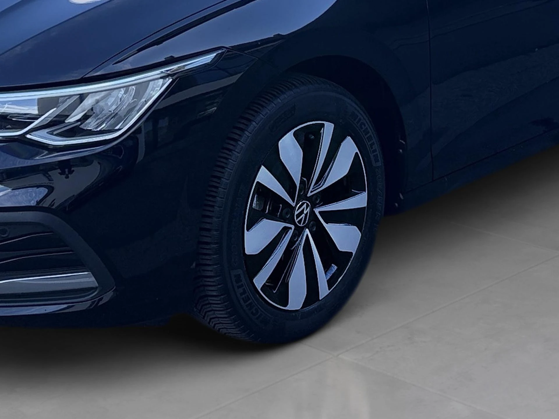 Volkswagen-Golf-image-19