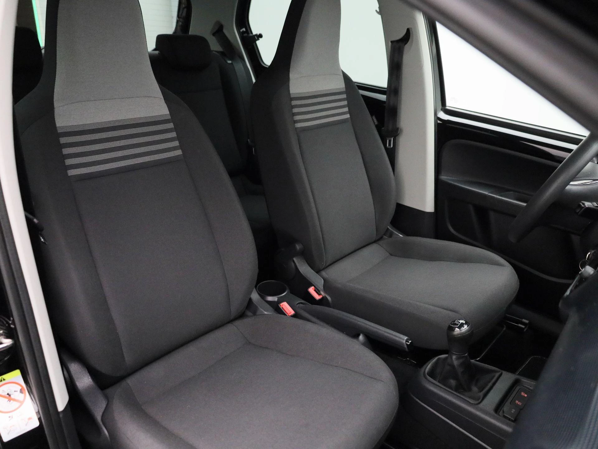 Volkswagen-up!-image-28