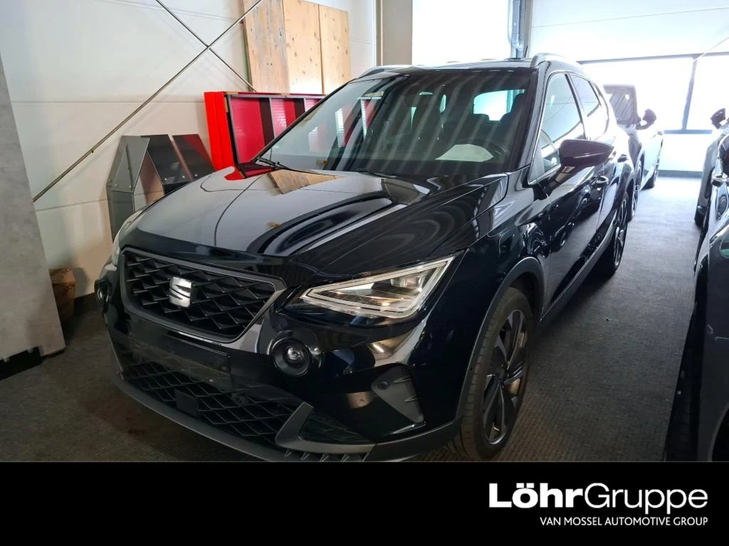 SEAT-Arona-image-0