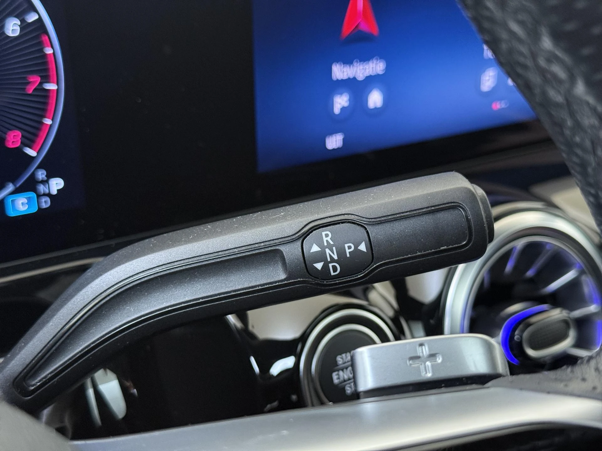 Mercedes-Benz-GLA-image-13