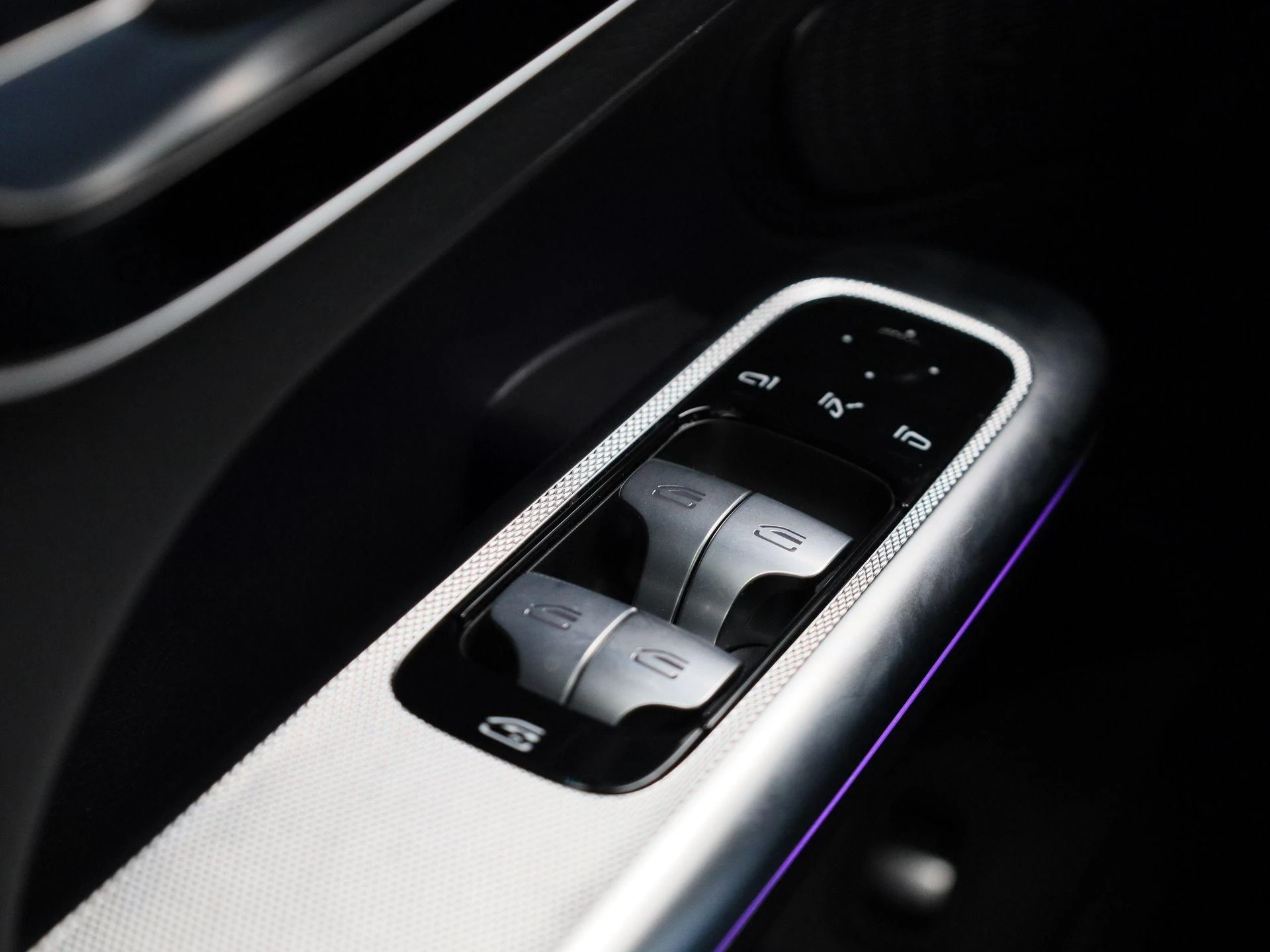 Mercedes-Benz-GLC-image-30