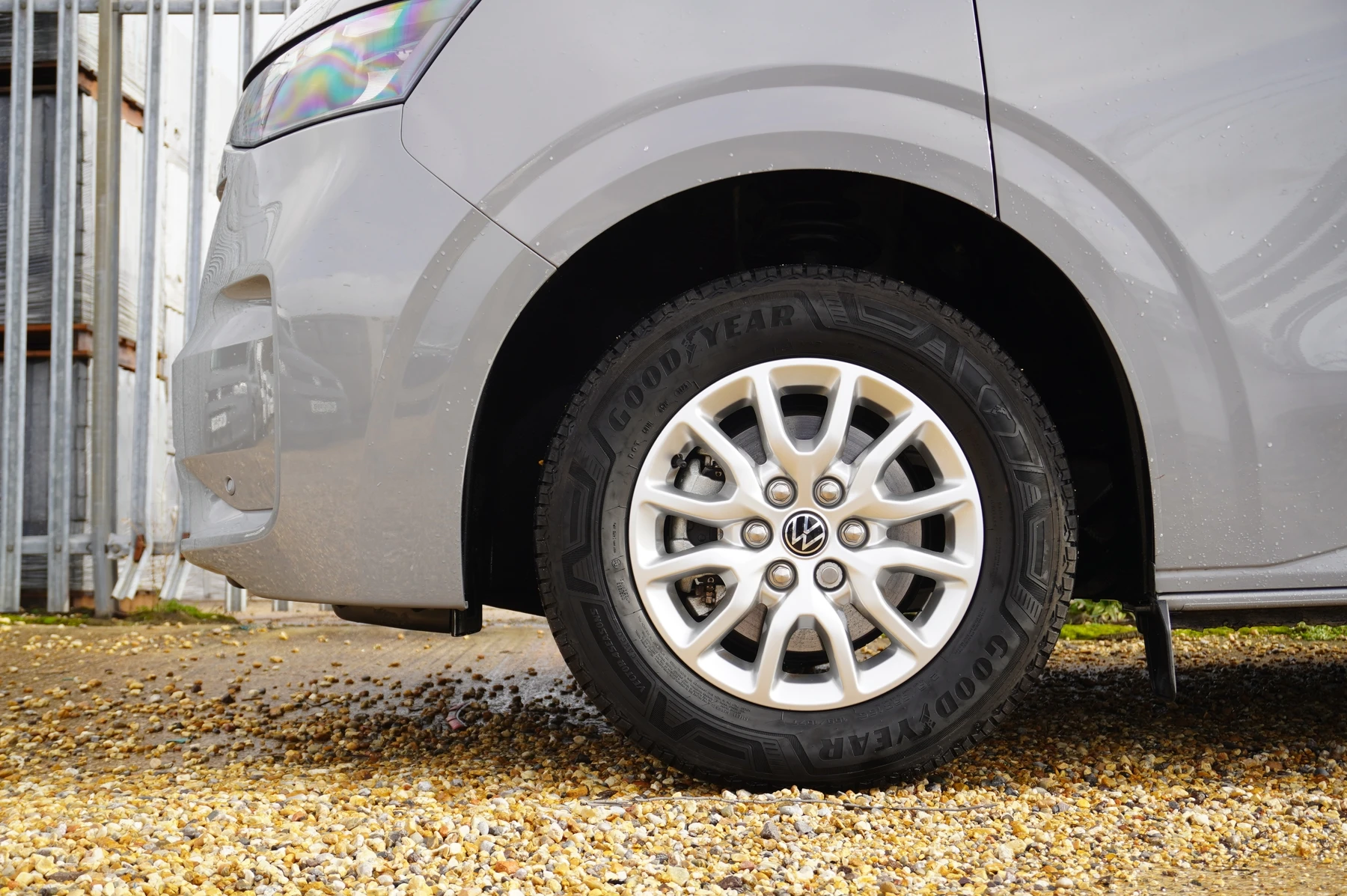 Volkswagen-Transporter-image-4
