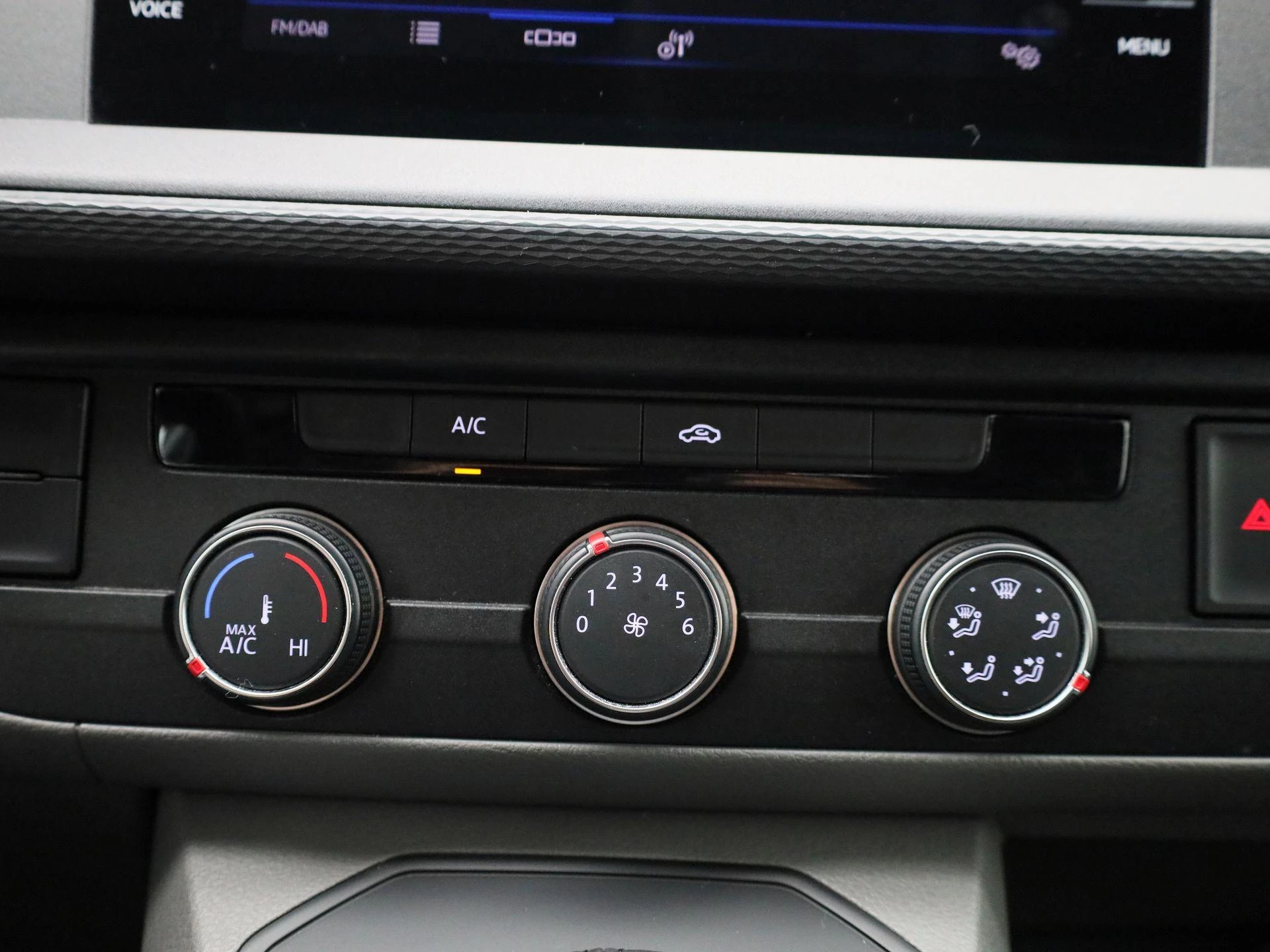 Volkswagen-Transporter-image-23