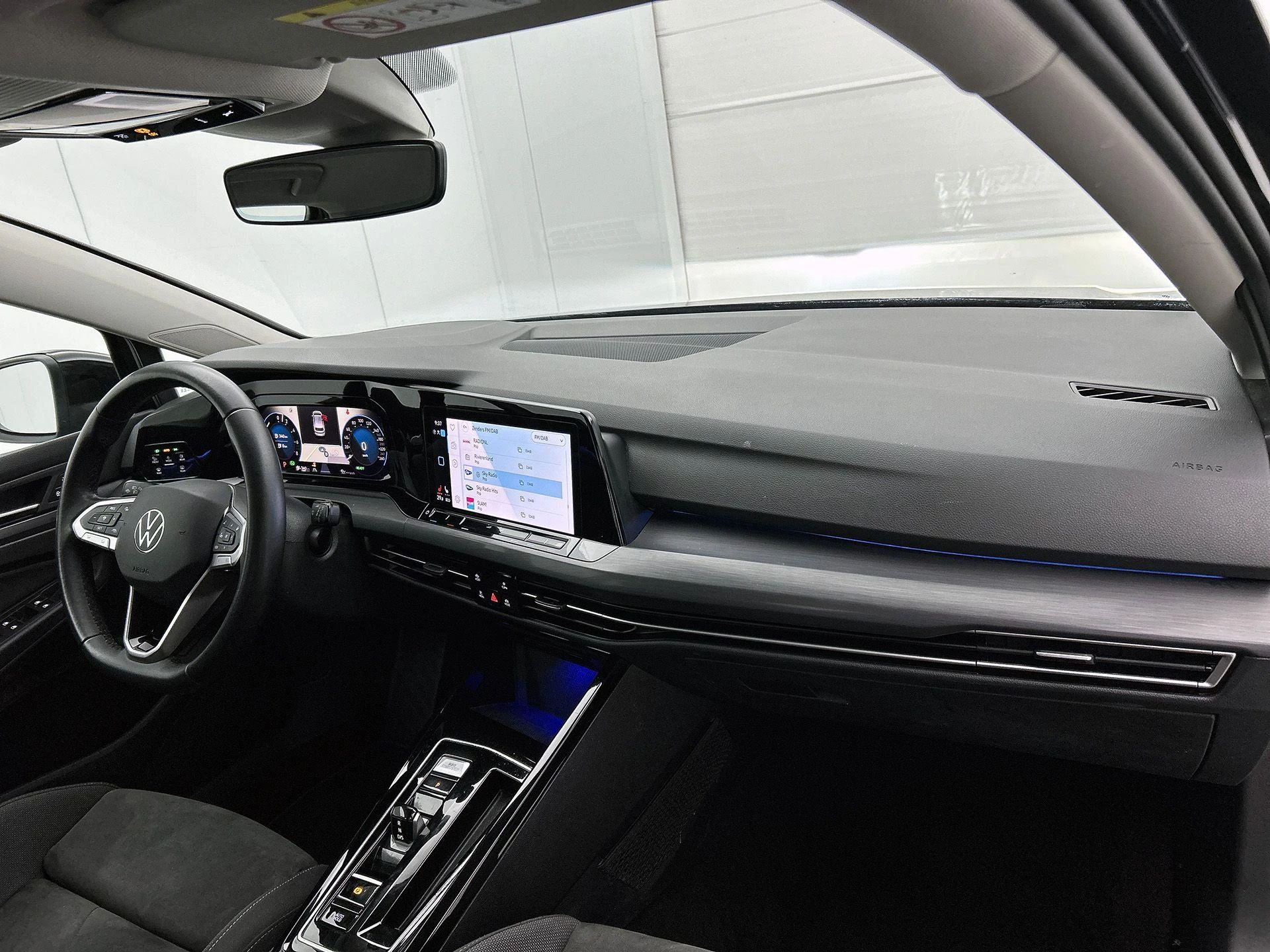 Volkswagen-Golf-image-17