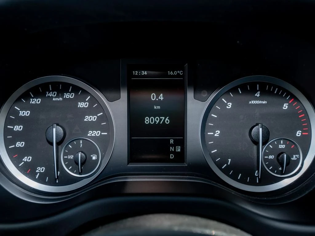 Mercedes-Benz-Vito 124-image-13