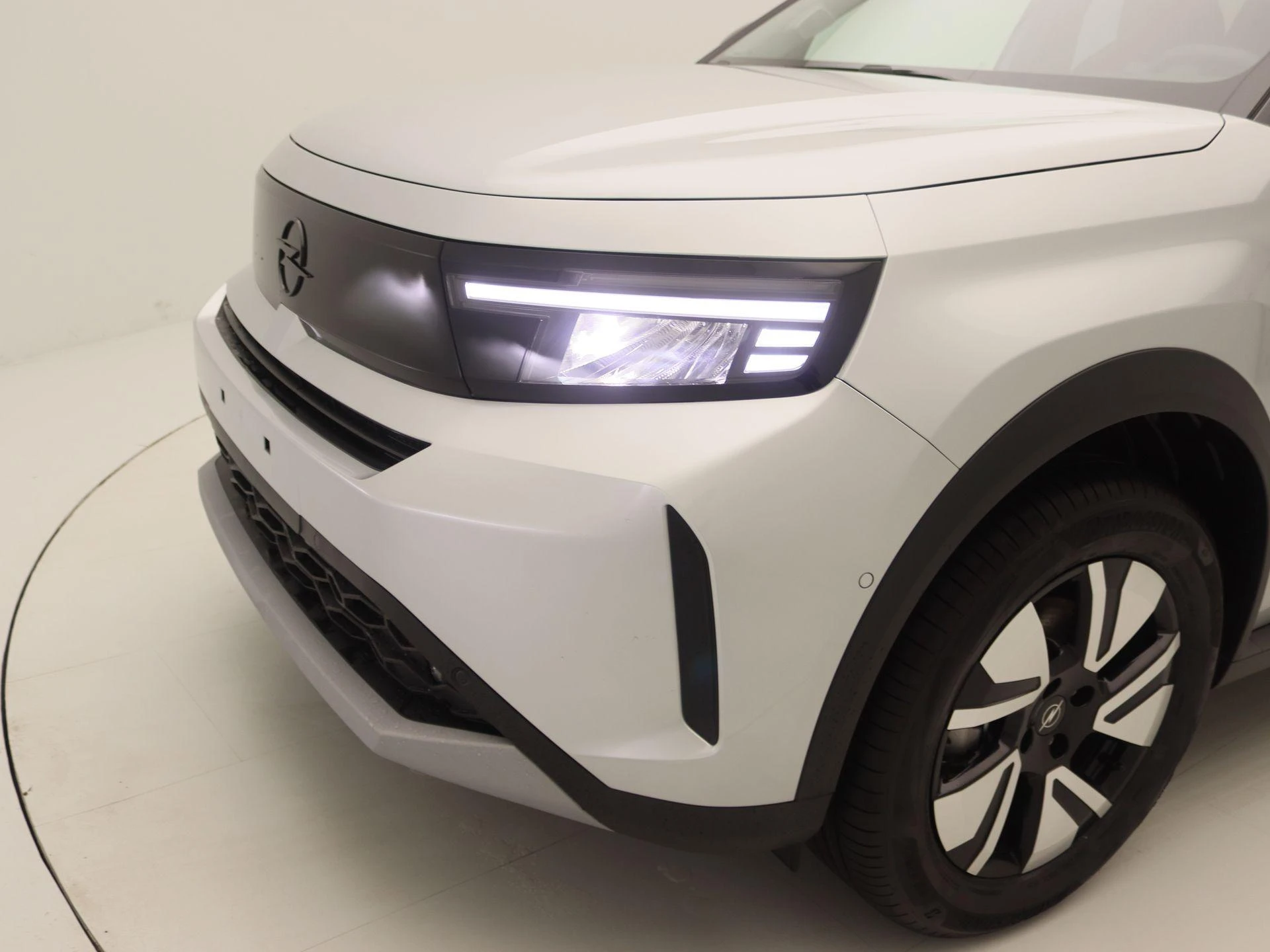 Opel-Frontera-image-14
