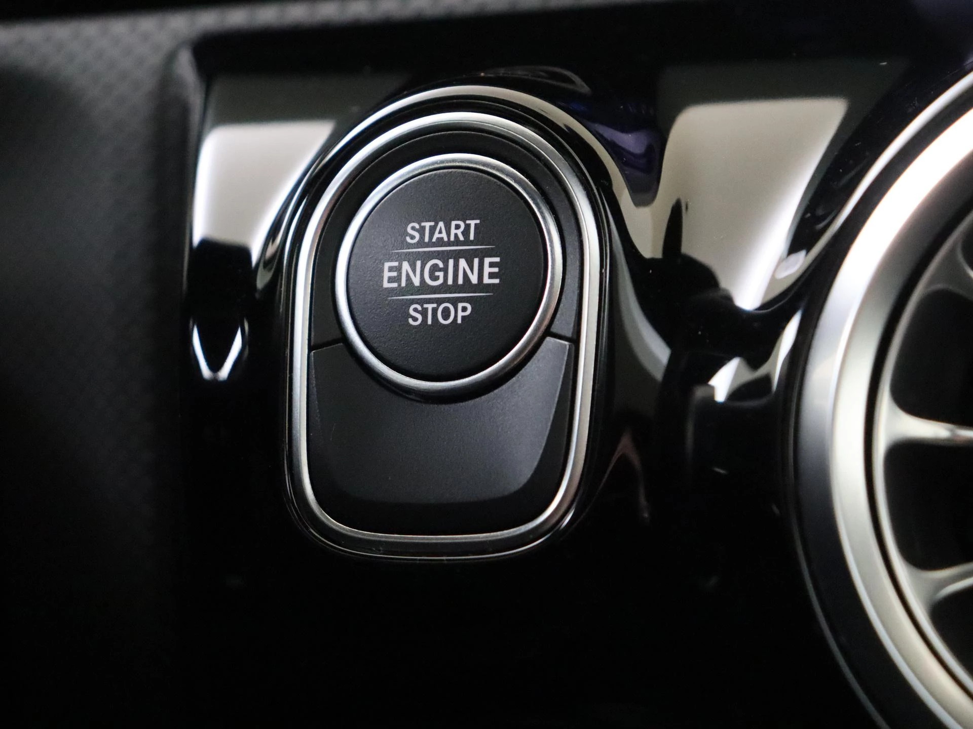 Mercedes-Benz-CLA-image-25