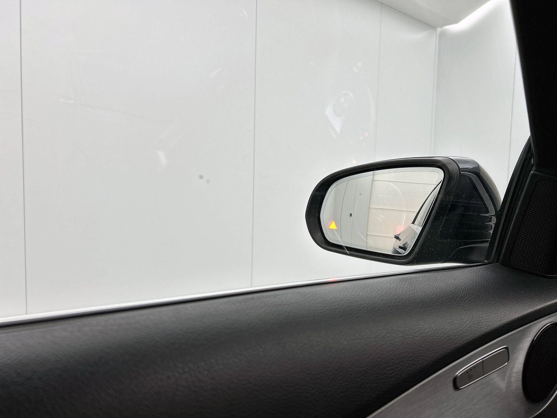 Mercedes-Benz-C-Klasse-image-20