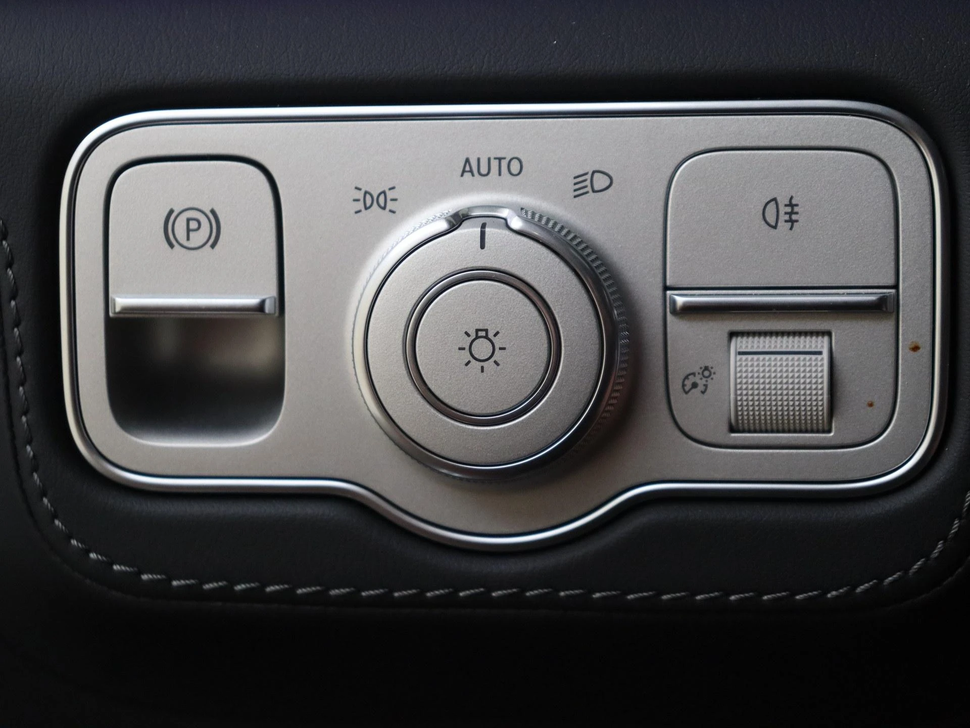 Mercedes-Benz-GLE-image-34