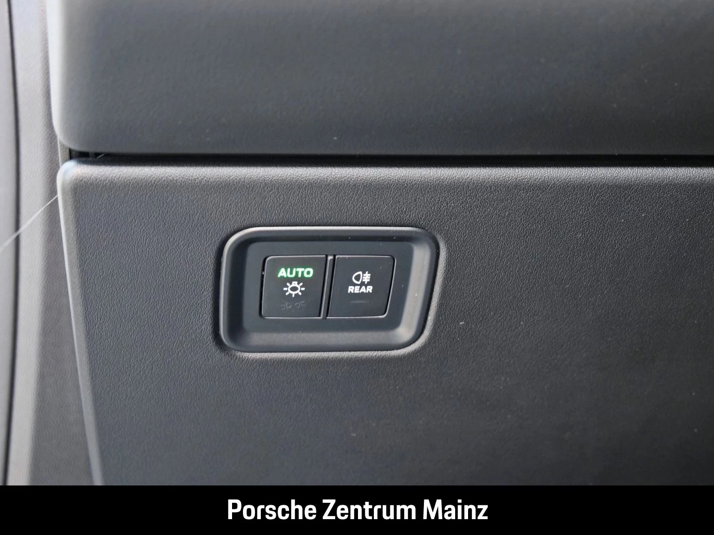 Porsche Macan 4 Luftfederung PASM 21-Zoll LED-Matrix -