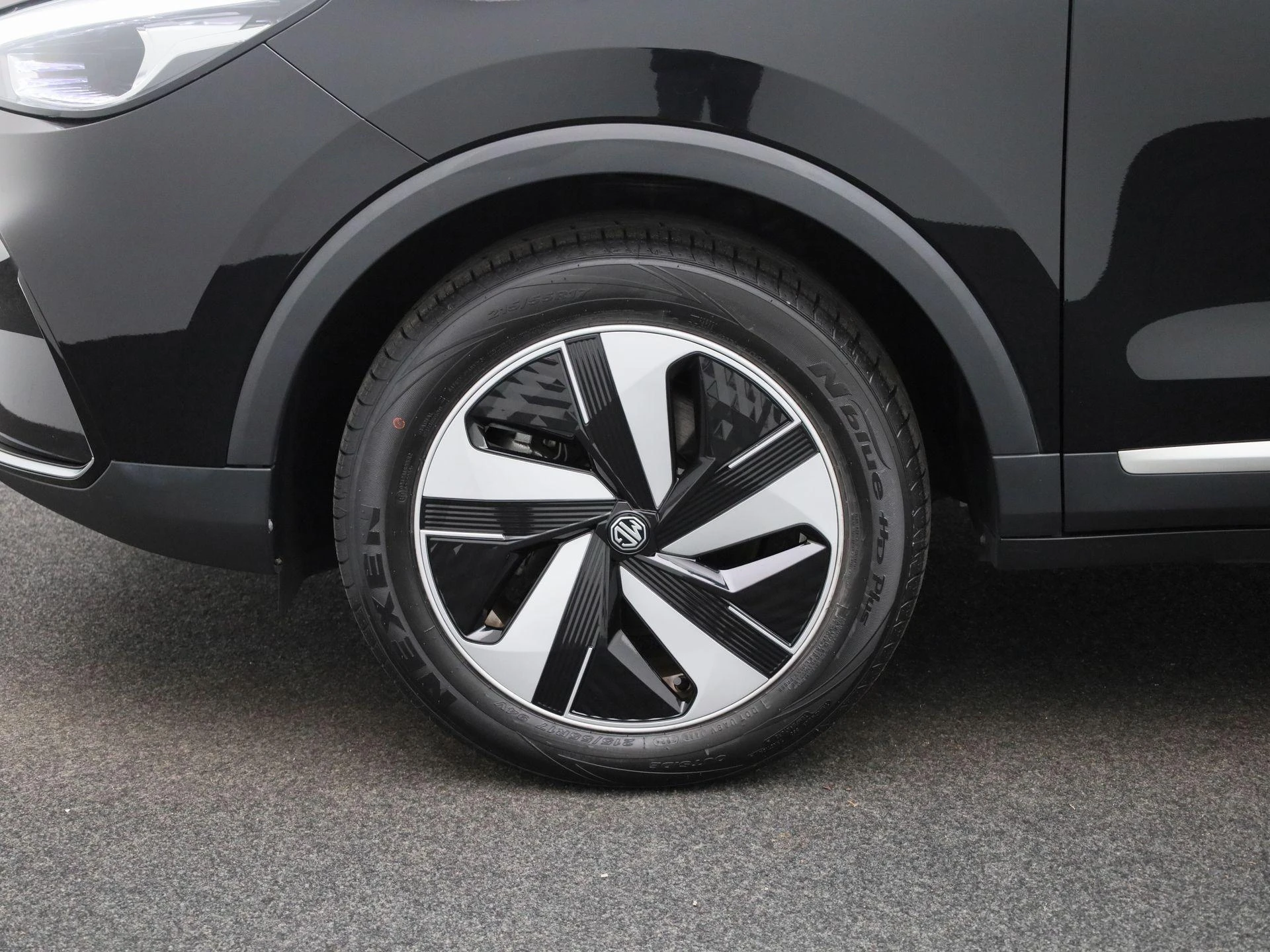 MG ZS EV - 11