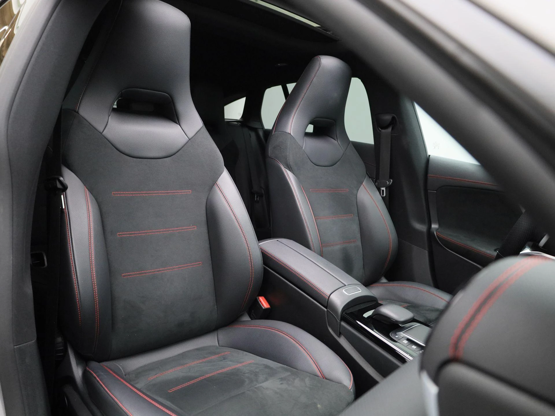 Mercedes-Benz-CLA-image-42
