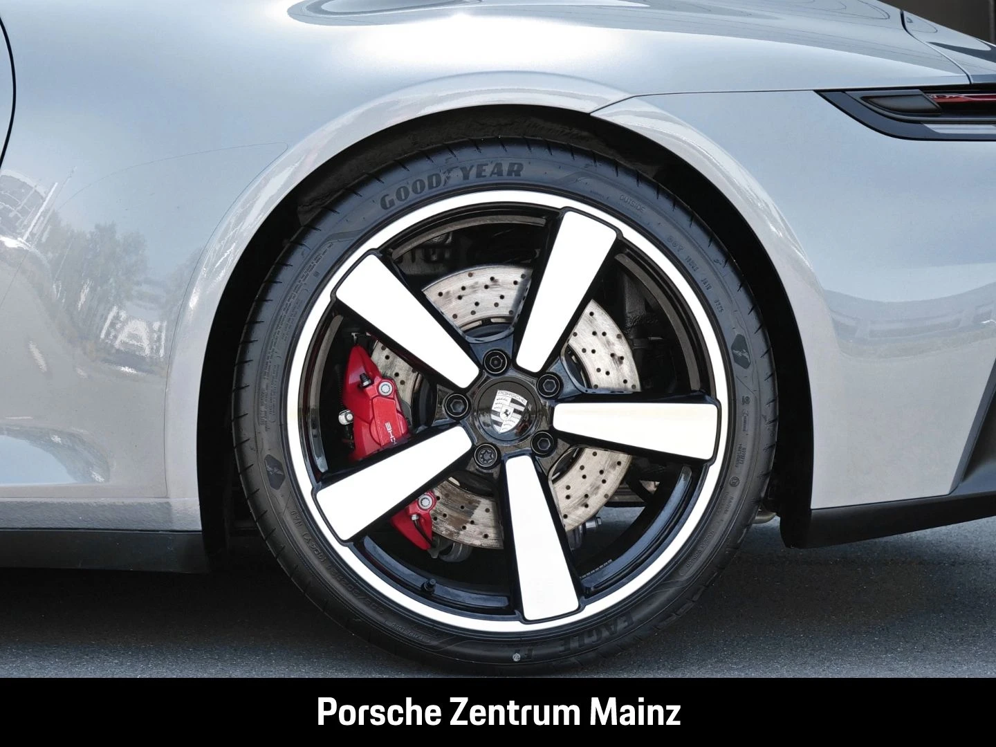 Porsche-911-image-12