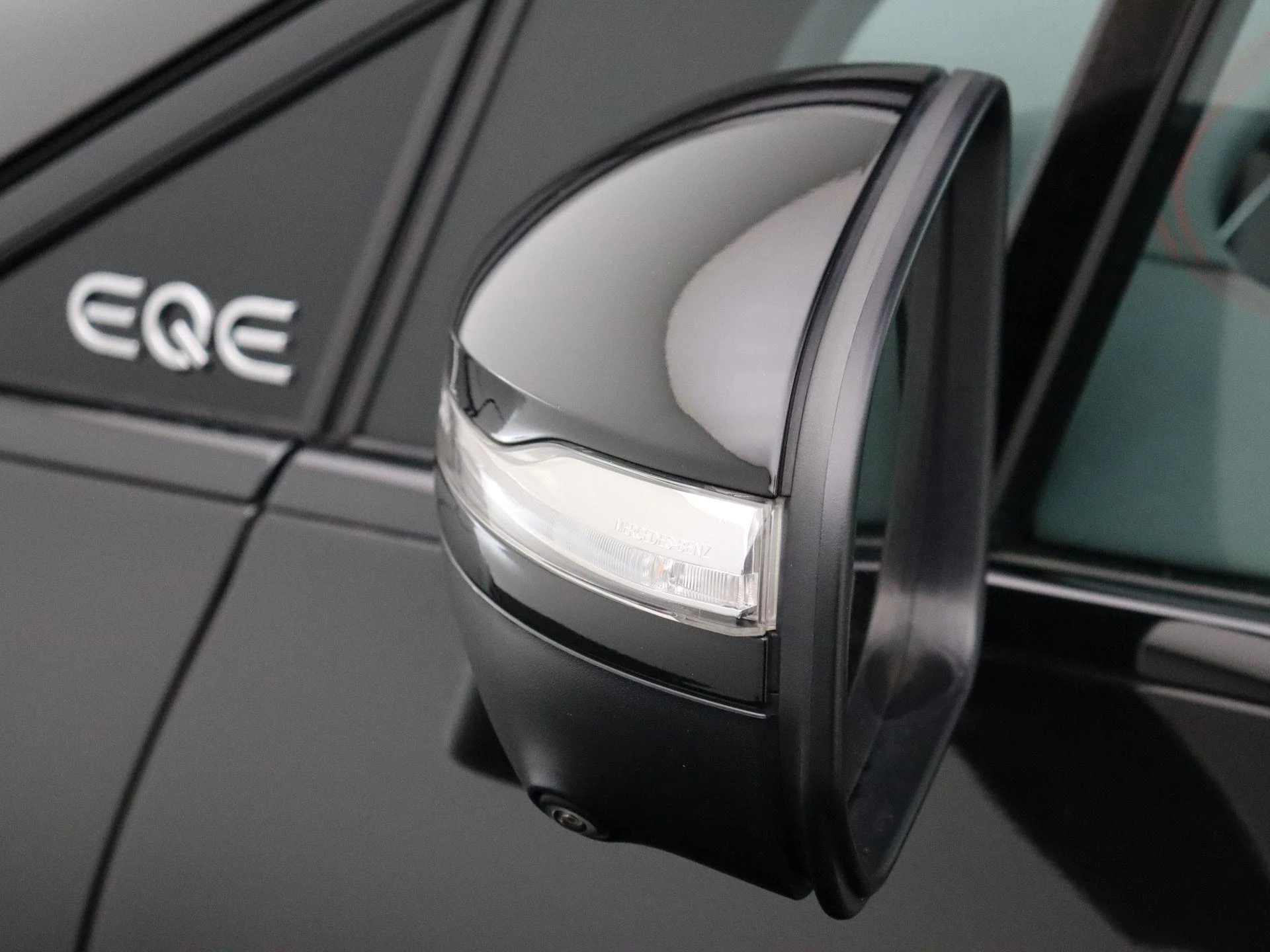 Mercedes-Benz-EQE-image-7