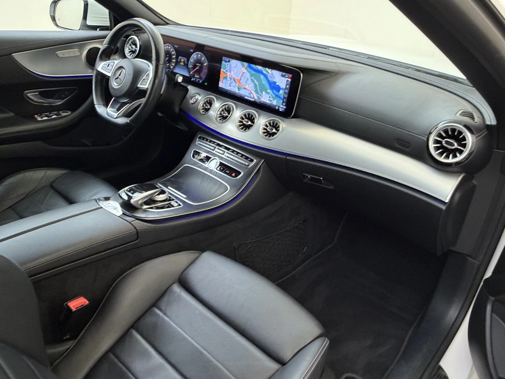 Mercedes-Benz-E-Klasse-image-4