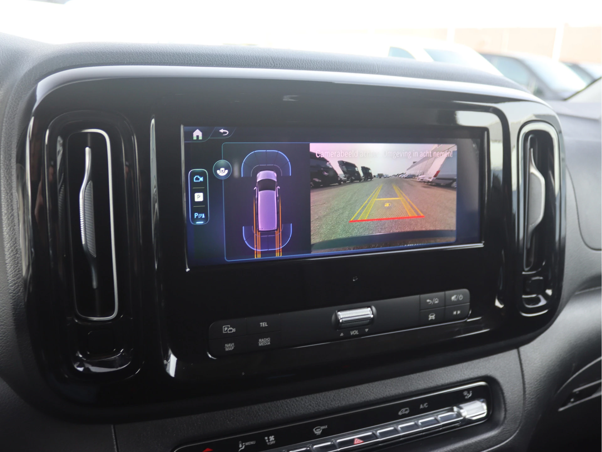 Mercedes-Benz-Vito-image-10