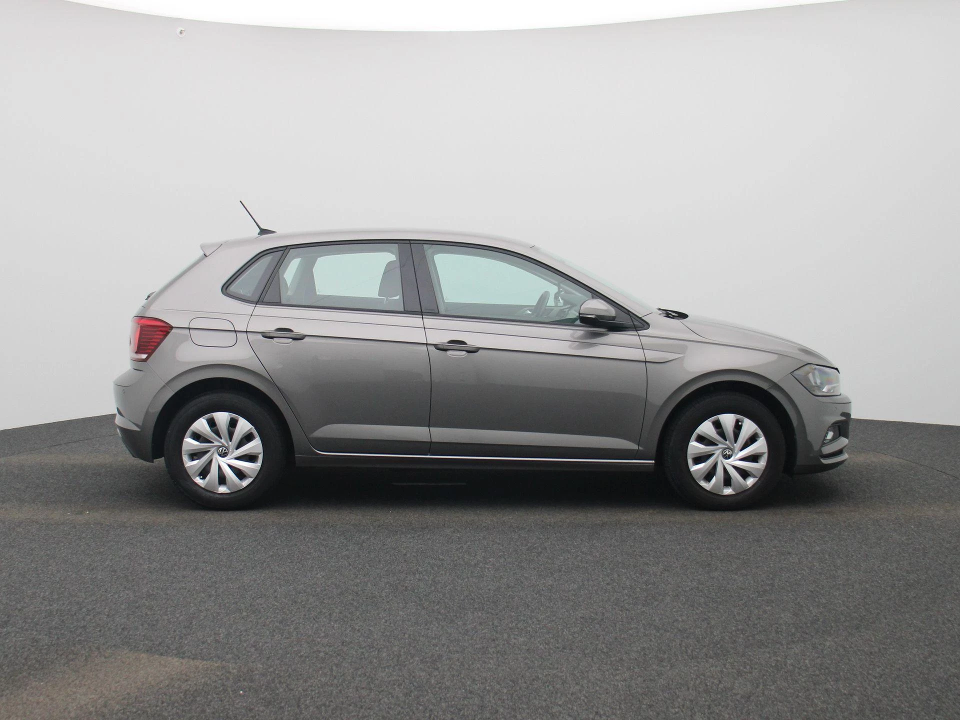 Volkswagen-Polo-image-5
