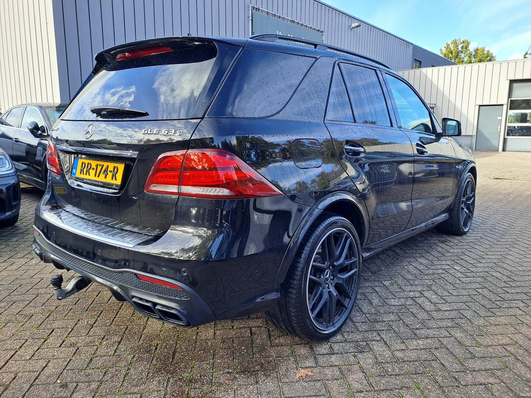 Mercedes-Benz-GLE-image-1