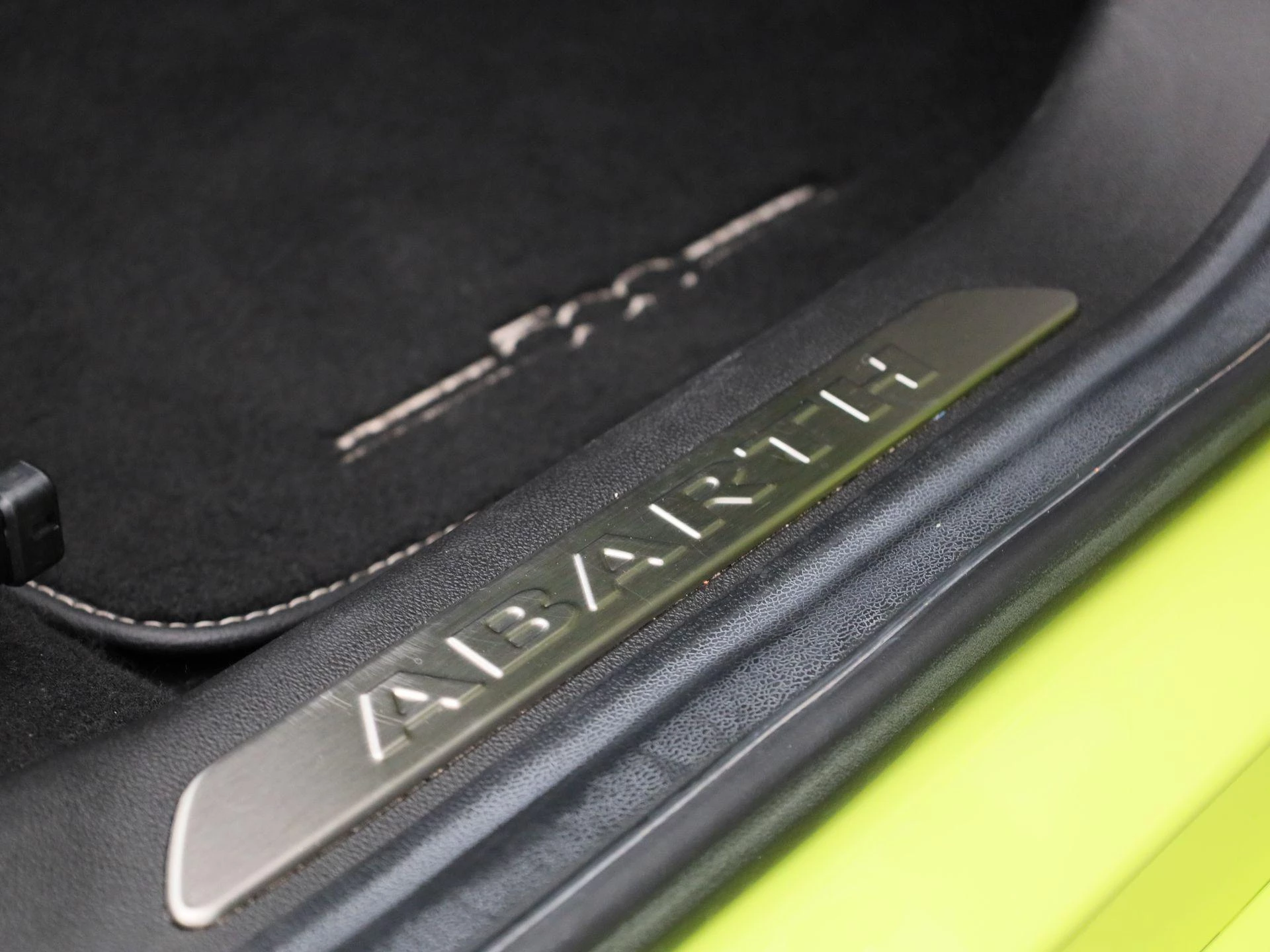 Abarth-500C-image-39