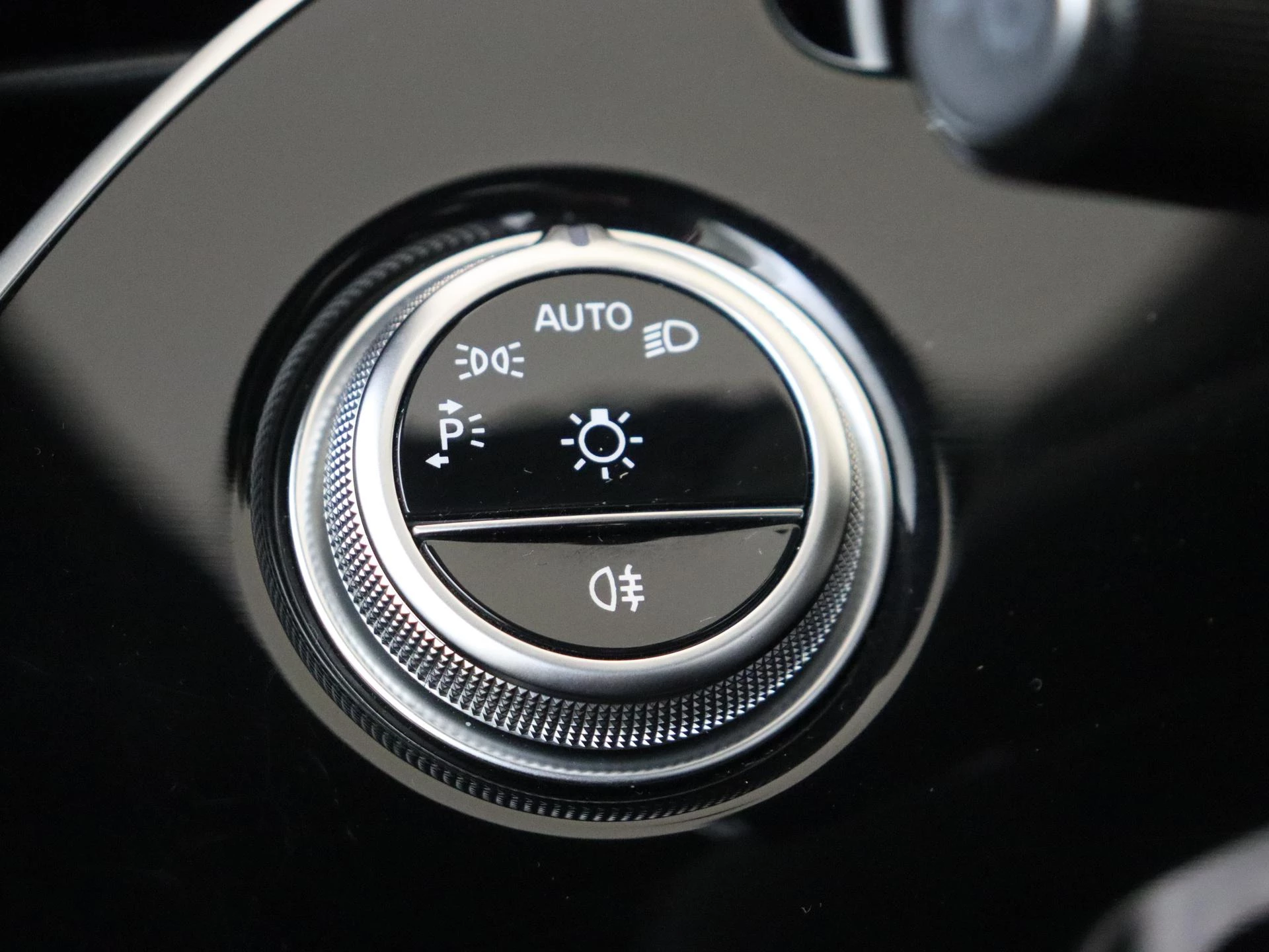 Mercedes-Benz-E-Klasse-image-28