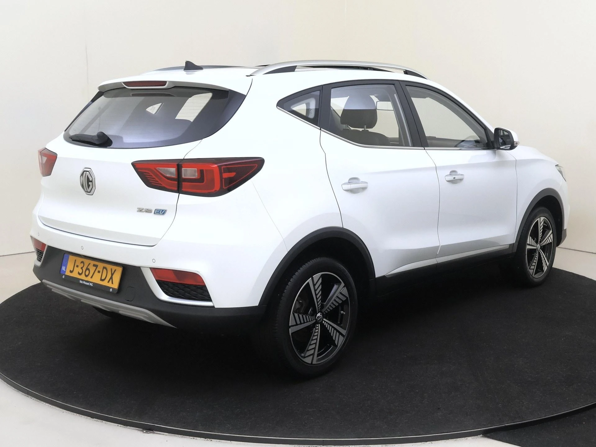 MG-ZS EV-image-3