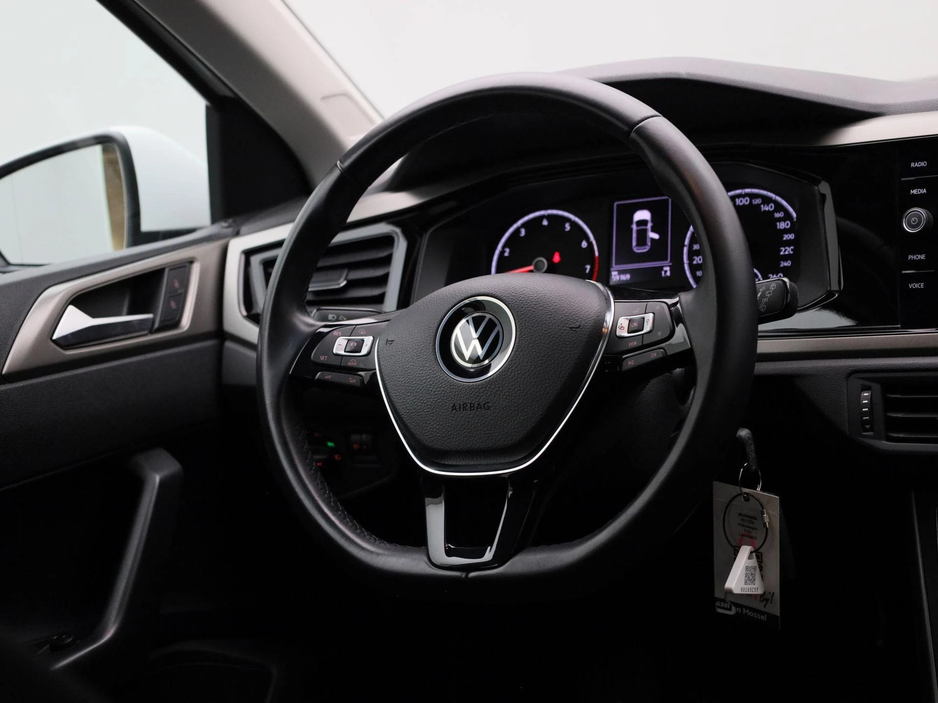 Volkswagen-Polo-image-31