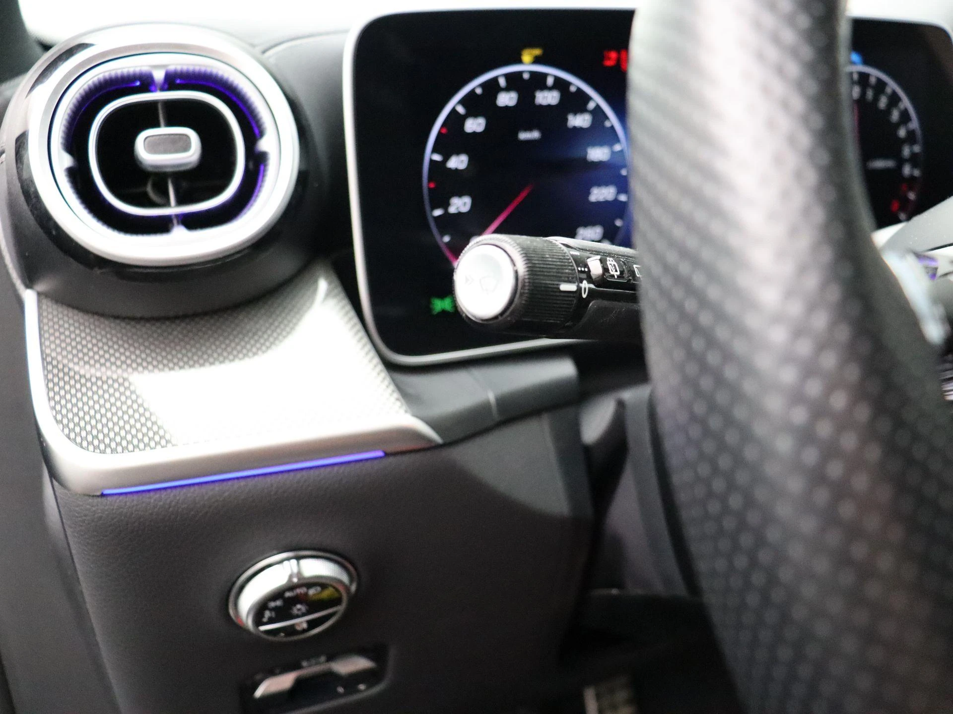 Mercedes-Benz-GLC-image-12
