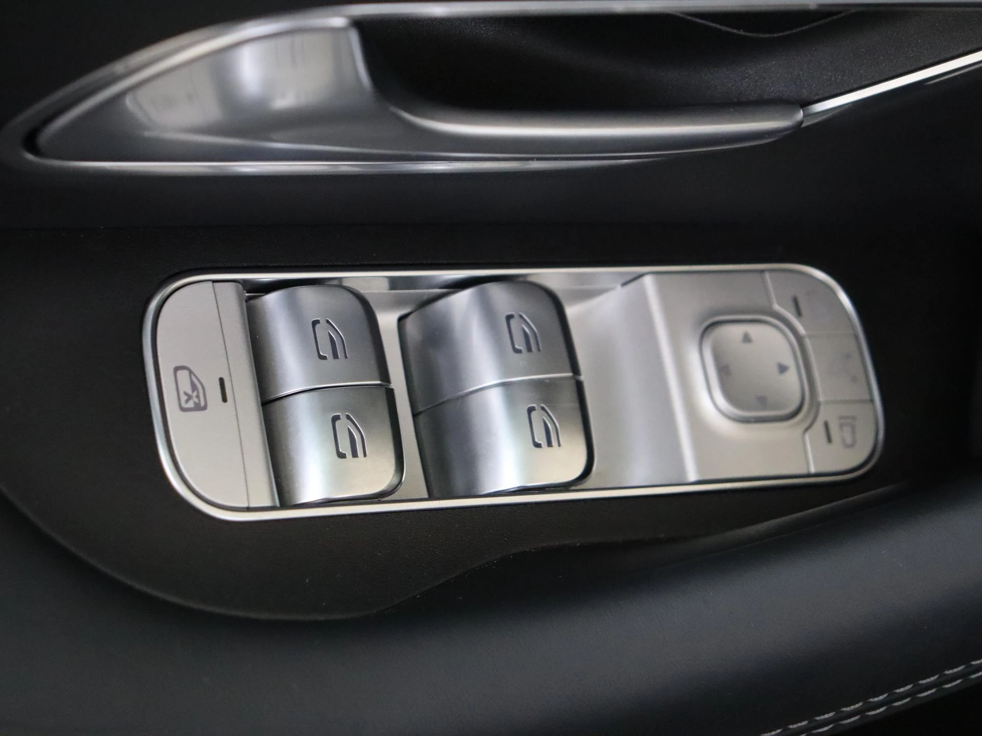 Mercedes-Benz-GLE-image-36