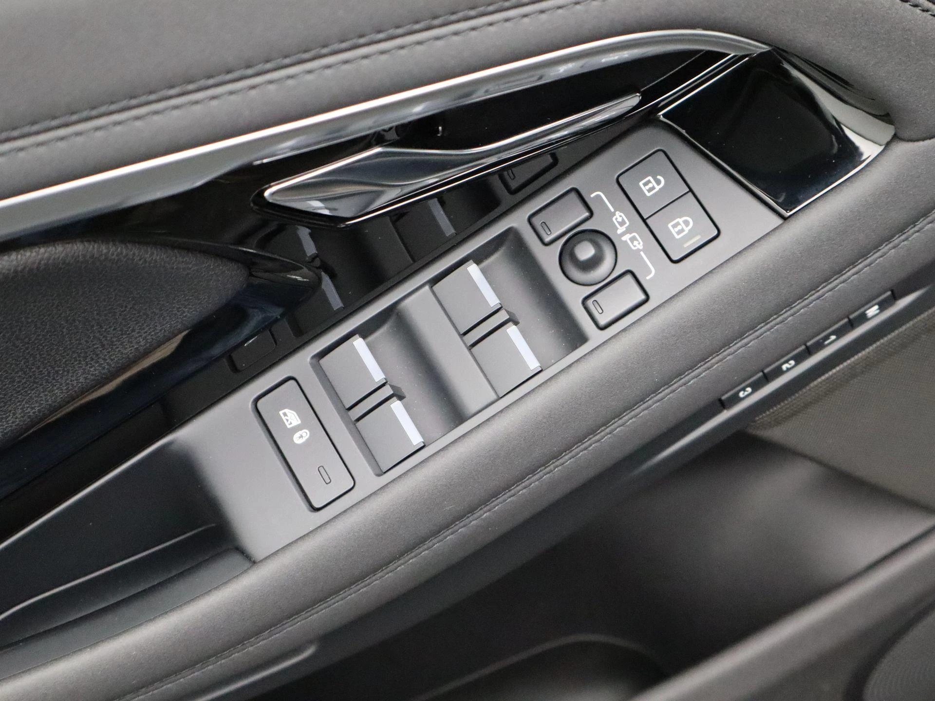 Land Rover-Range Rover Evoque-image-23