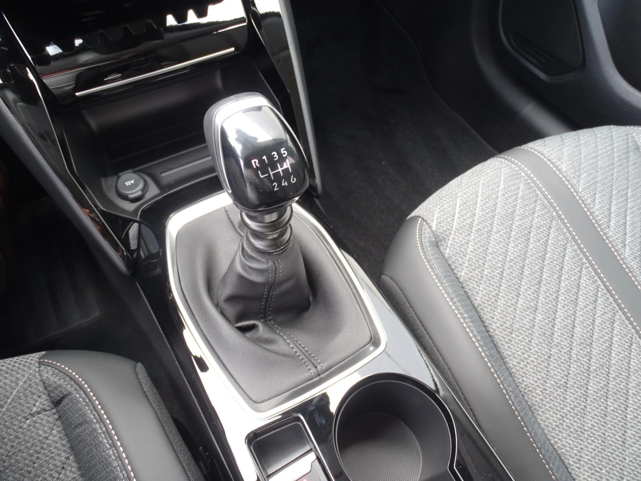 Peugeot-208-image-15