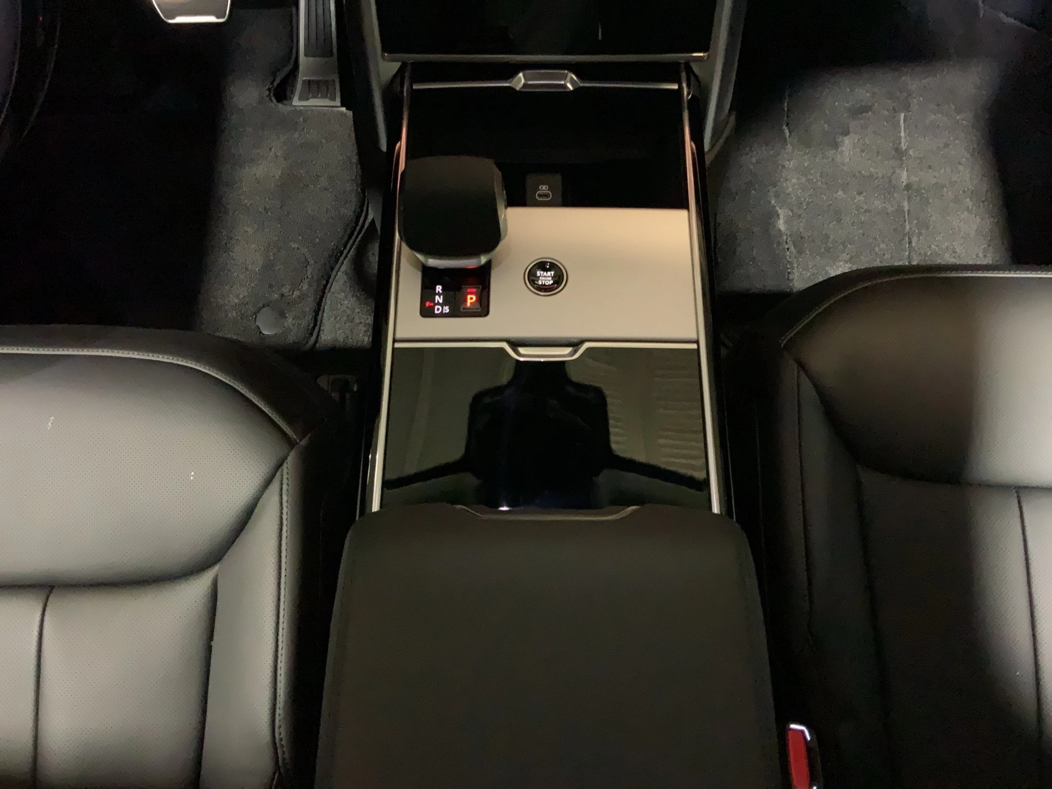 Land Rover-Range Rover-image-13
