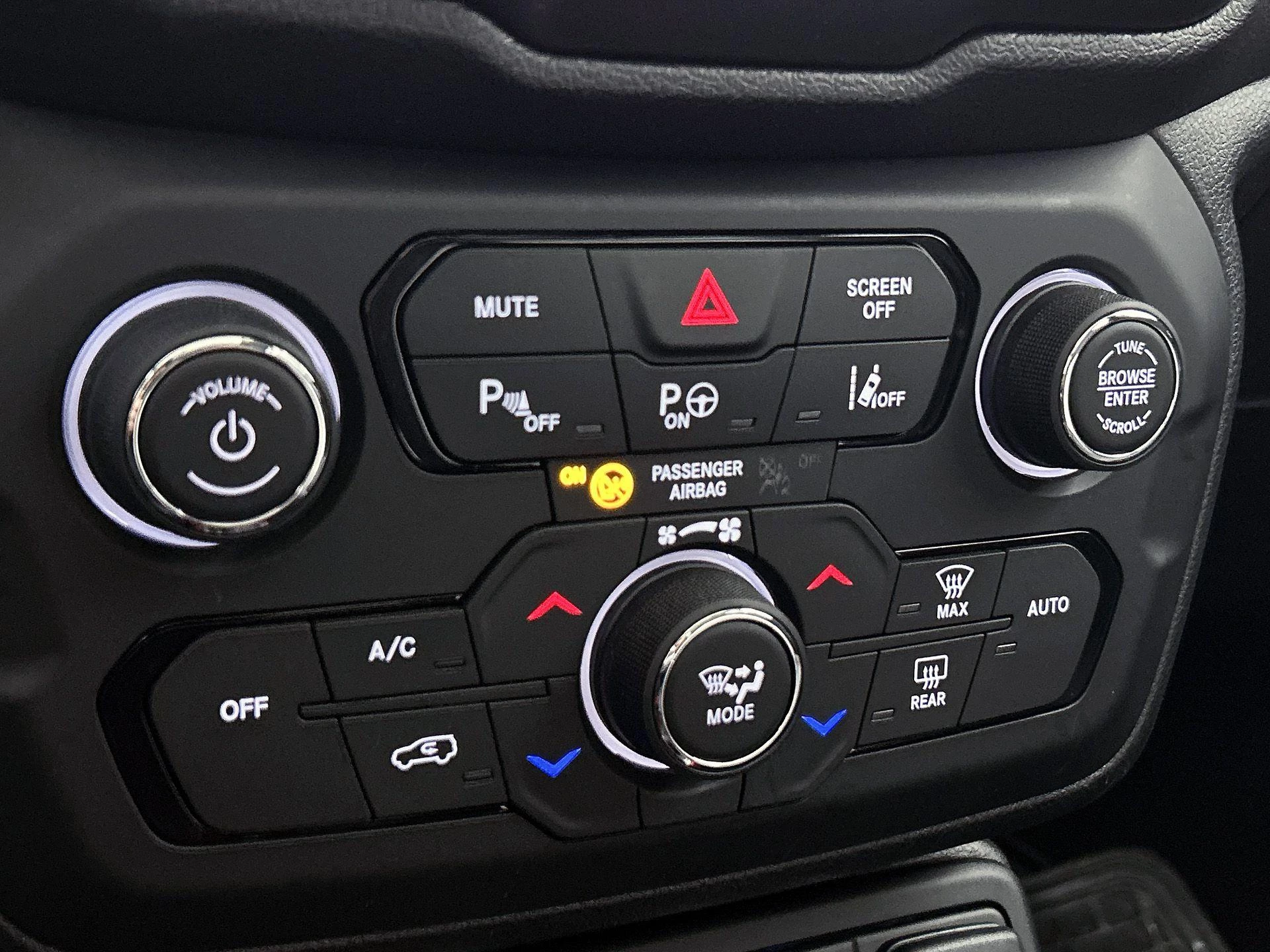 Jeep-Renegade-image-23