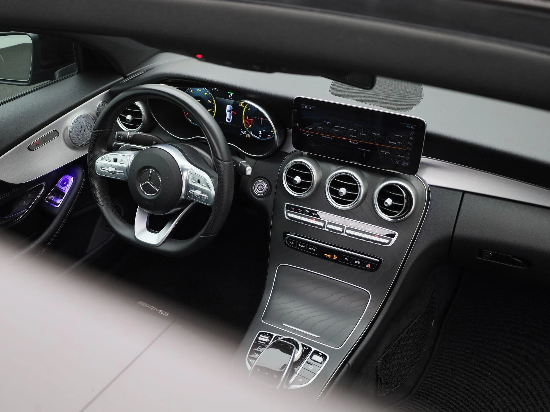 Mercedes-Benz-C-Klasse-image-39