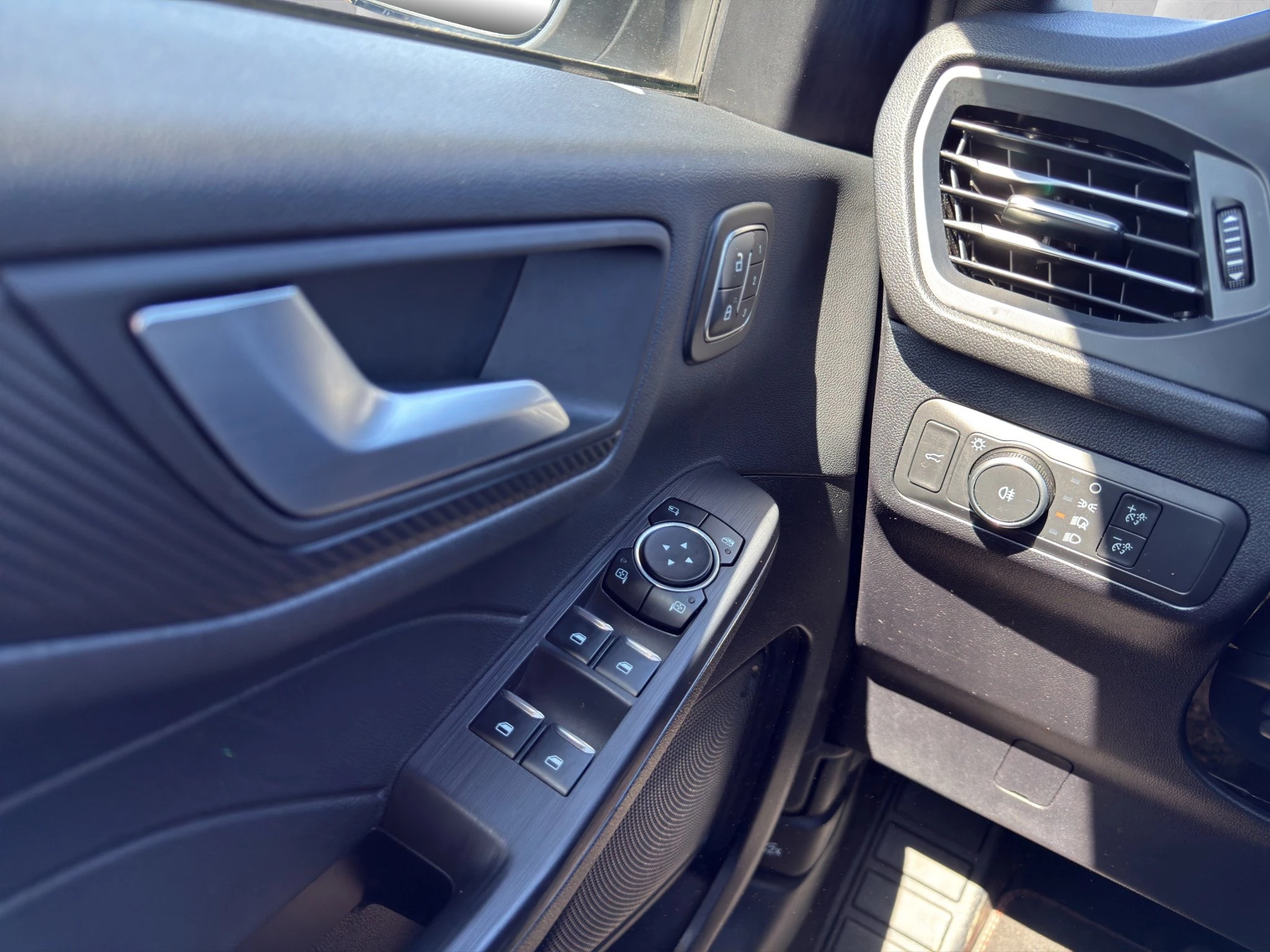 Ford Kuga ST-Line X Aut.*360GRAD*LED-MATRIX*NAVI*GRA*WINTER-PKT.