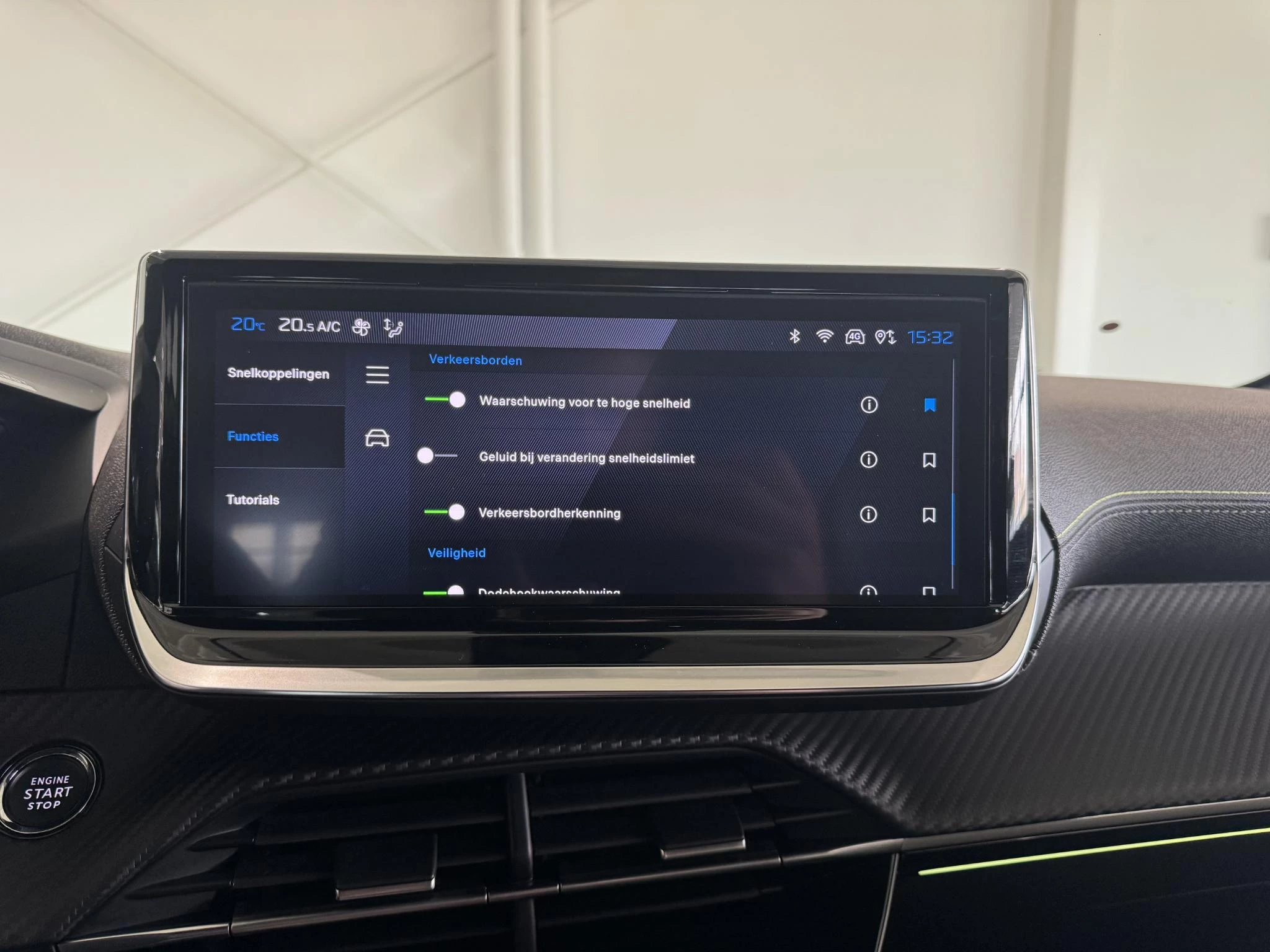 Peugeot-e-208-image-31