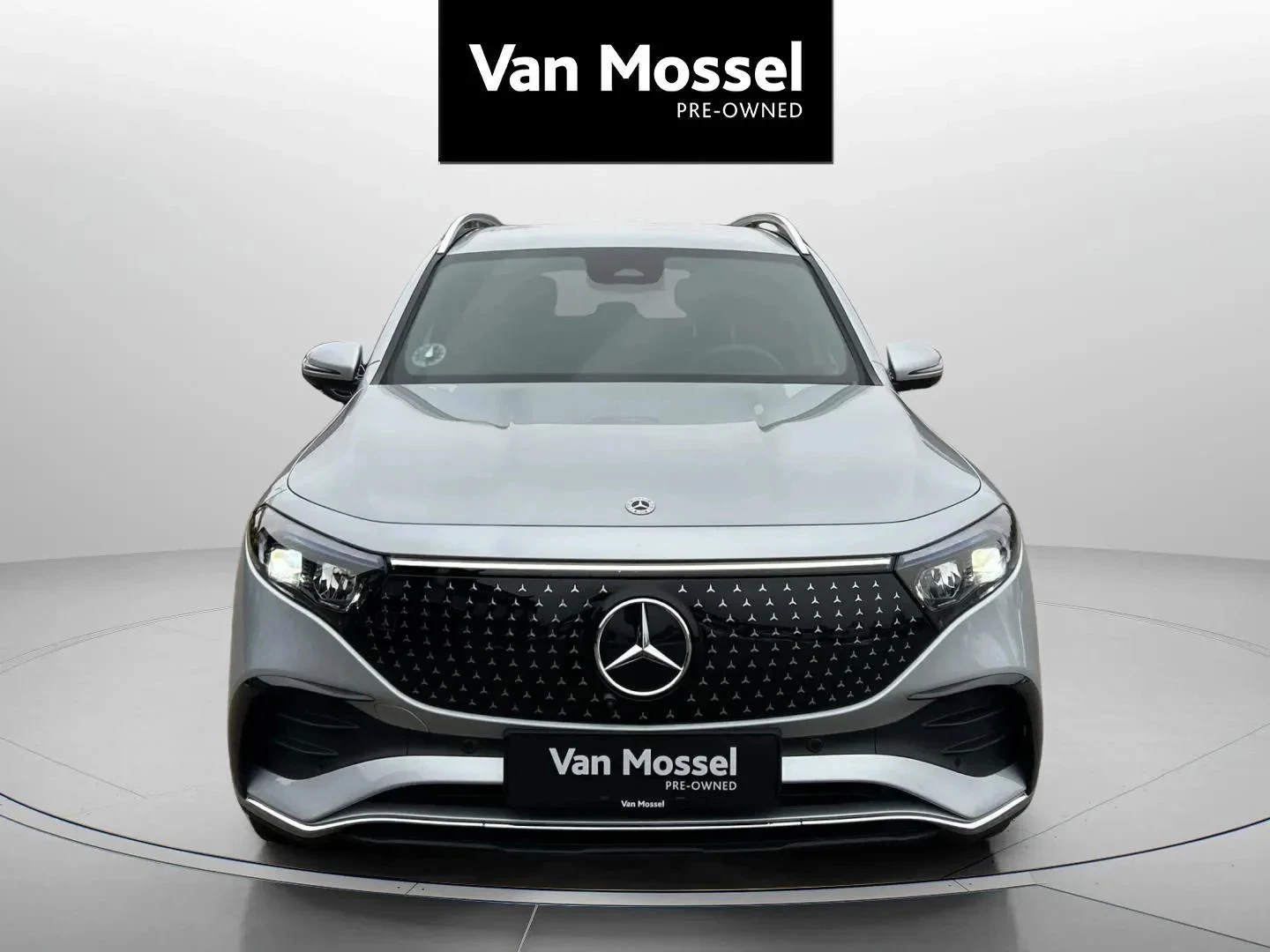 Mercedes-Benz-EQB-image-1