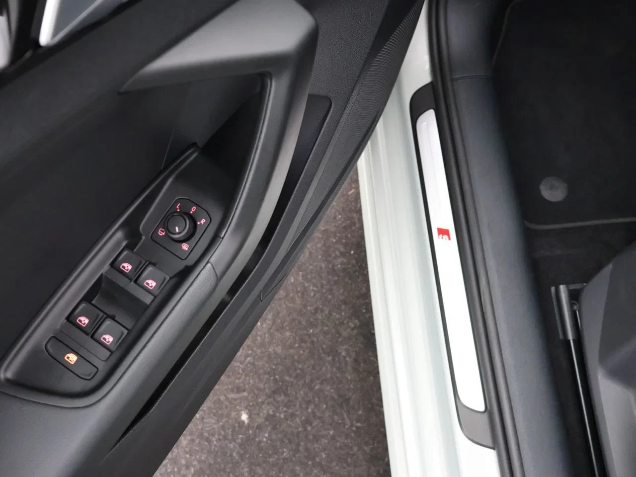 Audi A1 Sportback A1 Sportback 25TFSI S LINE 95PK *AUTOMAAT*CAMERA*VIRTUAL COCKPIT*PDC*ACC*KEYLESS GO*APP-CONNECT*ZETELVERWARMING*...*