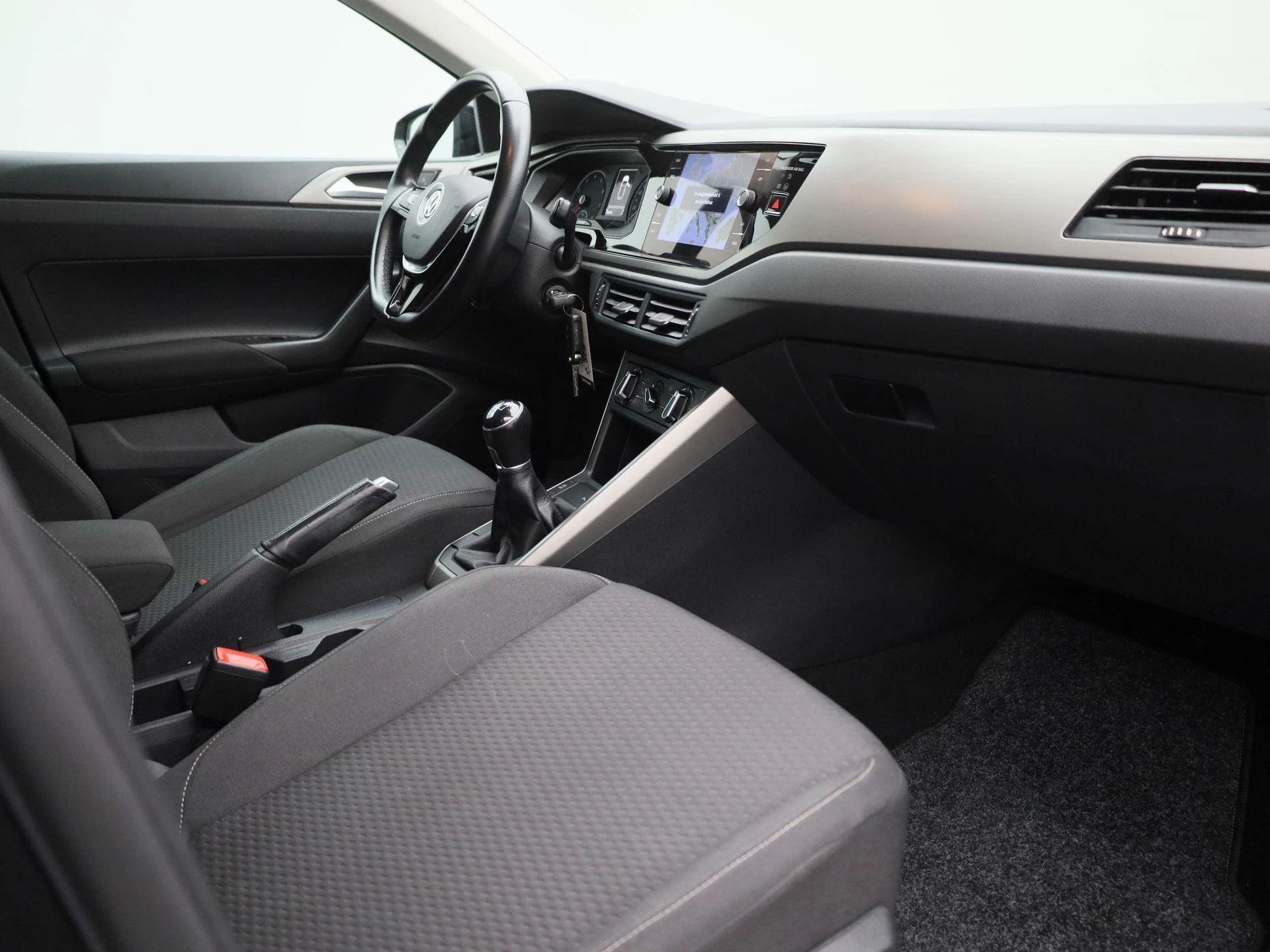 Volkswagen-Polo-image-26