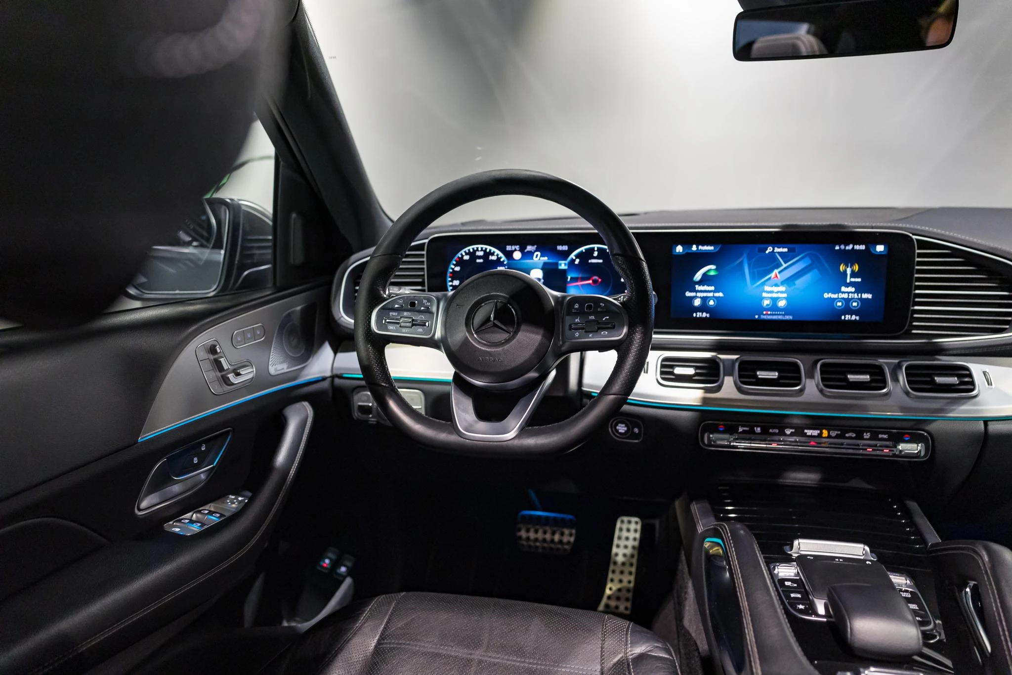 Mercedes-Benz-GLS-image-28