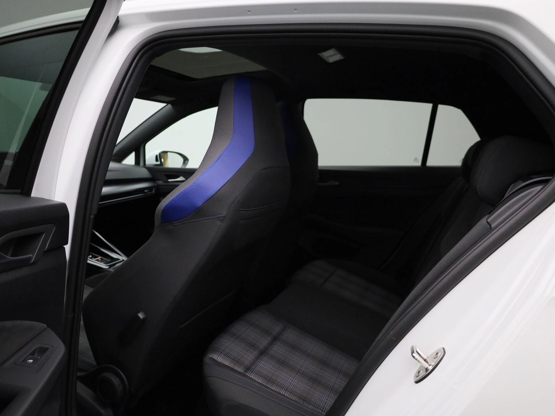 Volkswagen-Golf-image-9