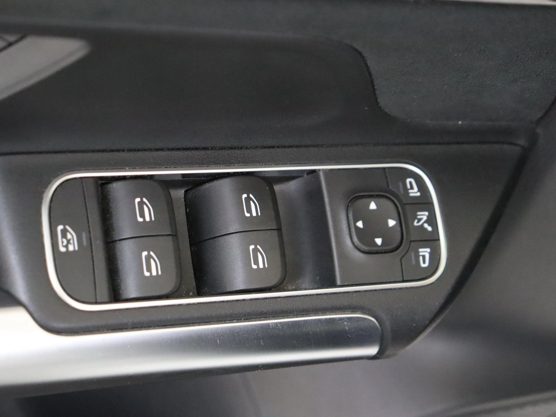 Mercedes-Benz-GLA-image-24