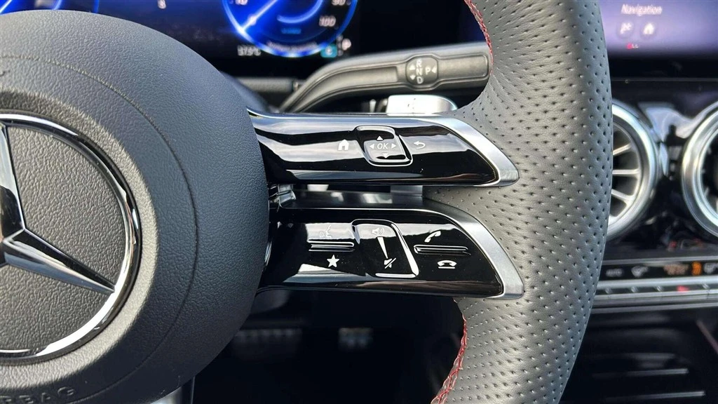 Mercedes-Benz-EQA-image-12