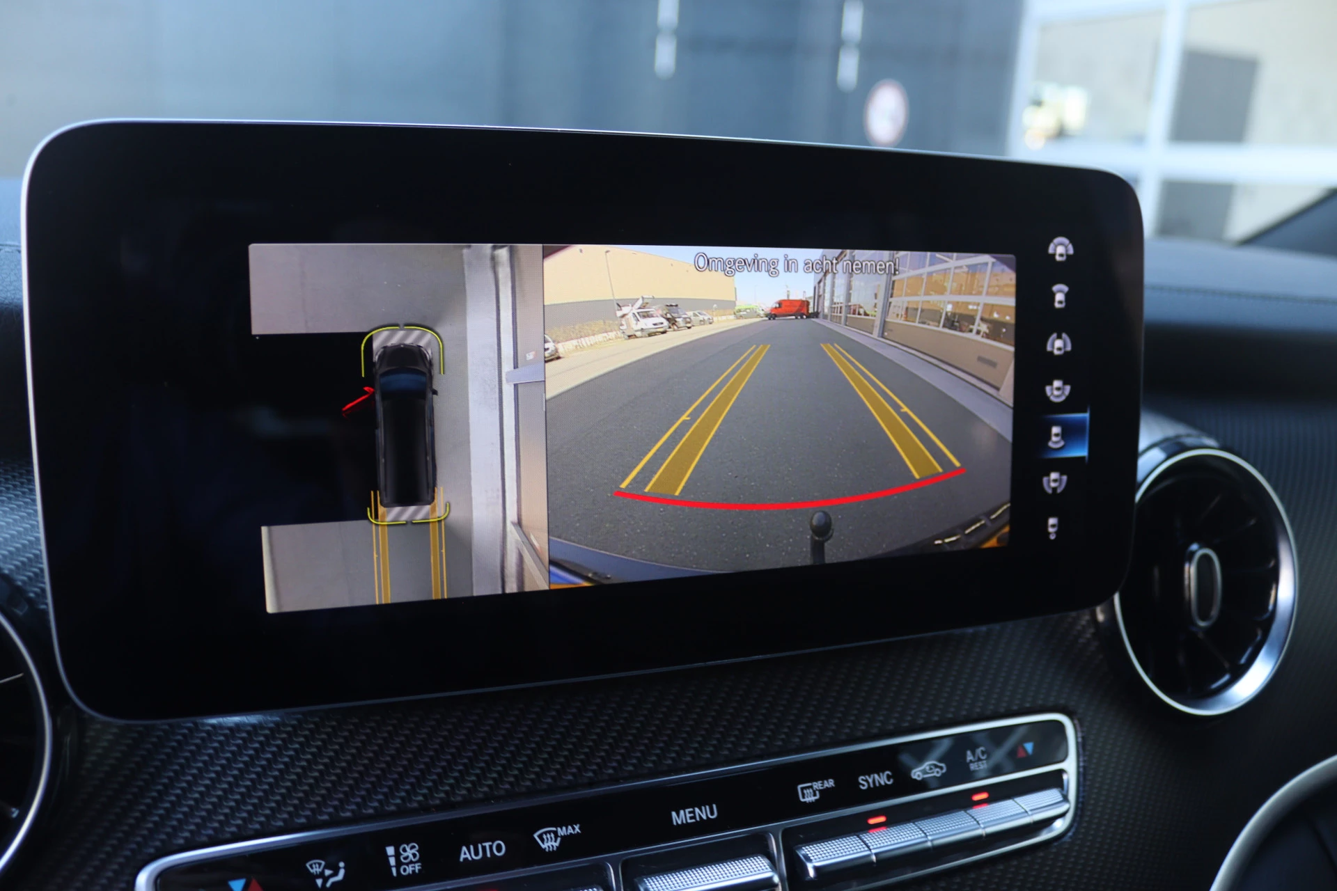 Mercedes-Benz-V-Klasse-image-7