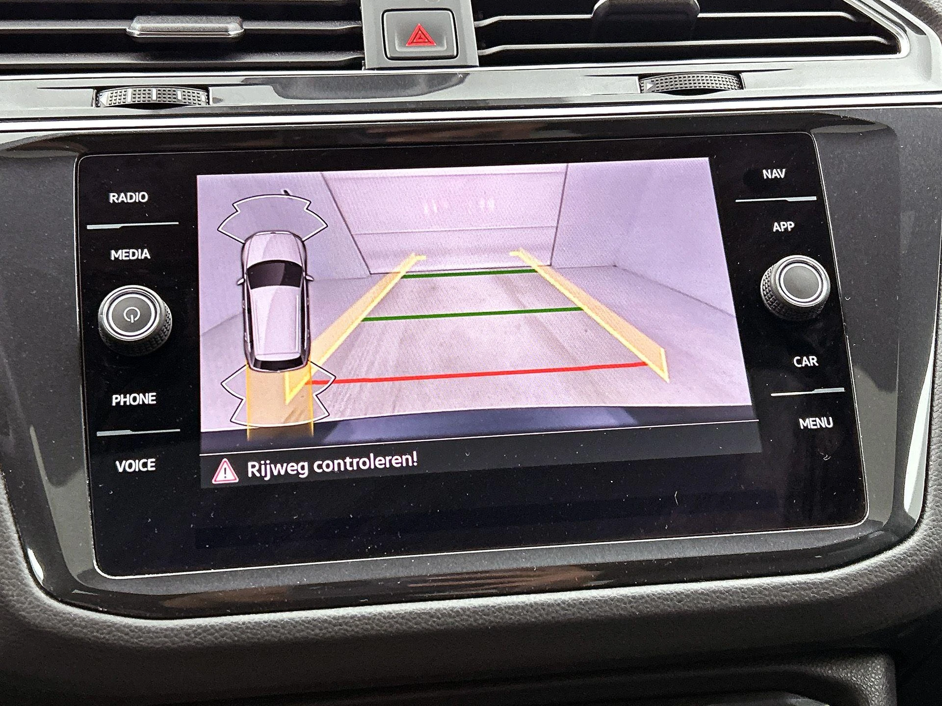 Volkswagen-Tiguan-image-9