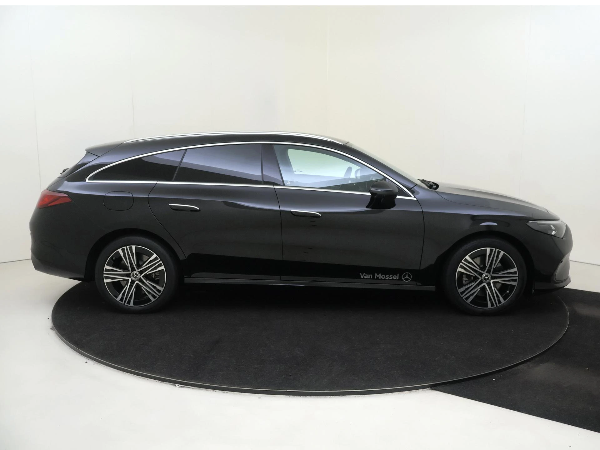 Mercedes-Benz-CLA-image-8