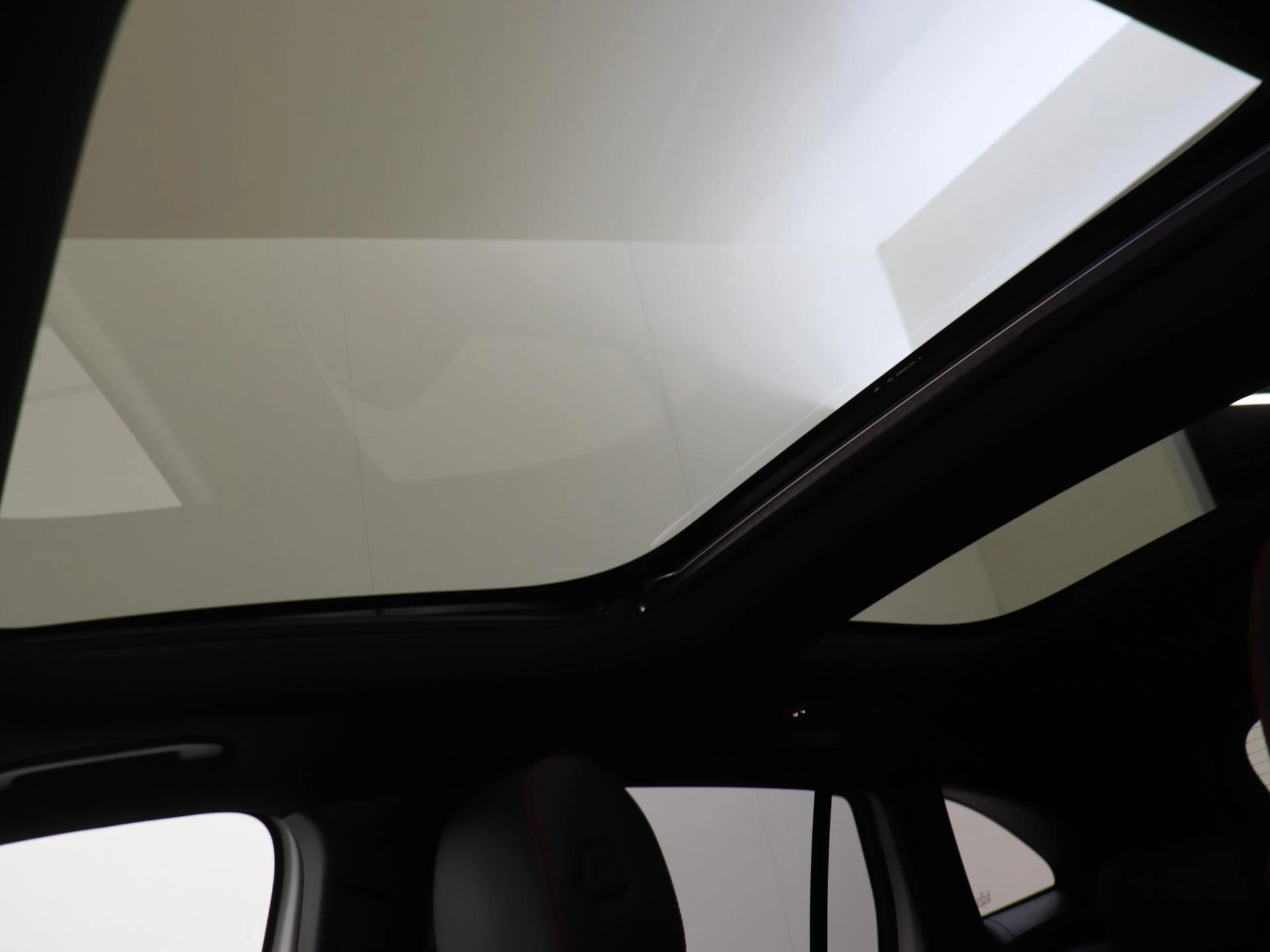 Mercedes-Benz-GLA-image-31